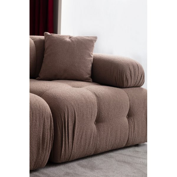 Doblo 2-seters sofa i bouclè - Brun Cappuccino Doblo 2-seters sofa i bouclè - Brun Cappuccino