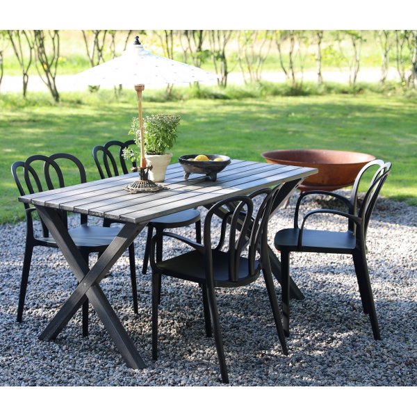 Spisegruppe Scottsdale: 150 cm grtt trebord inkludert 4 stk. Thornet stablebare karmstoler