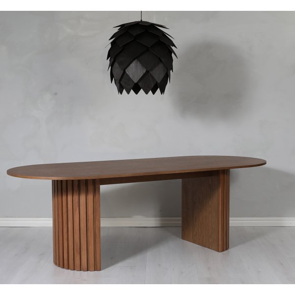 PiPi ovalt spisebord 230 cm - Valnøtt PiPi ovalt spisebord 230 cm - Valnøtt