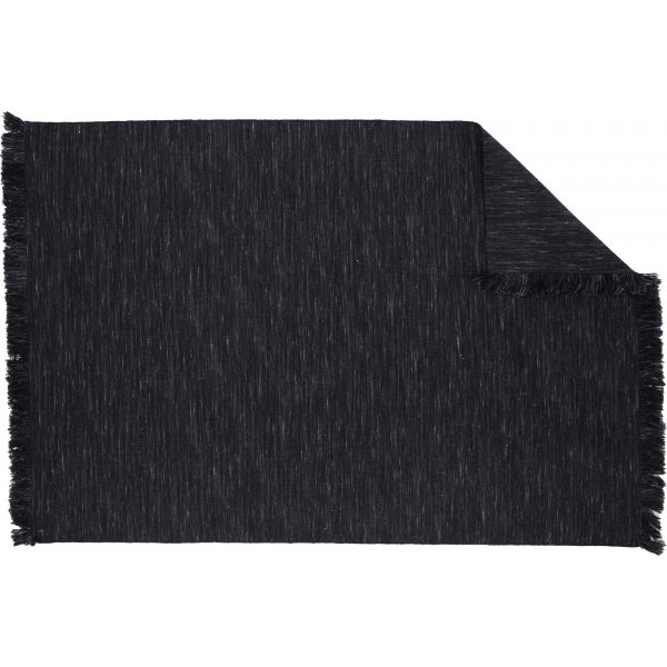 Elton flatvevd ullteppe - svart Elton flatvevd ullteppe - svart