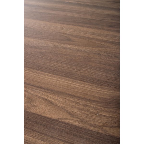 Olmo spisebord Ø90 cm i valnøtt/svart med 2 Alfred spisestoler i beige fløyel og ben i valnøtt Olmo spisebord Ø90 cm i valnøtt/svart med 2 Alfred spisestoler i beige fløyel og ben i valnøtt