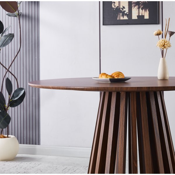 Inez rundt spisebord Ø120 cm - Brunbeiset eik Inez rundt spisebord Ø120 cm - Brunbeiset eik