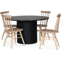 Nova spisegruppe, uttrekkbart spisebord Ø130-170 cm inkl. 4 stk. hvitoljede Orust pinnestoler - Svartbeiset eik Nova spisegruppe, uttrekkbart spisebord Ø130-170 cm inkl. 4 stk. hvitoljede Orust pinnestoler - Svartbeiset eik