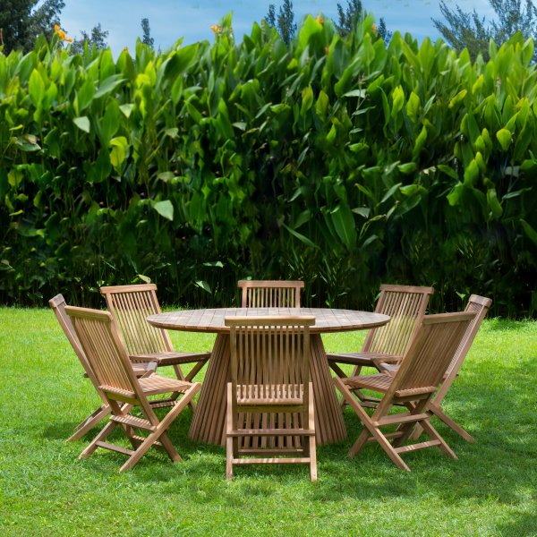 Salt� utegruppe i teak: rundt teakbord med 8 teakstoler
