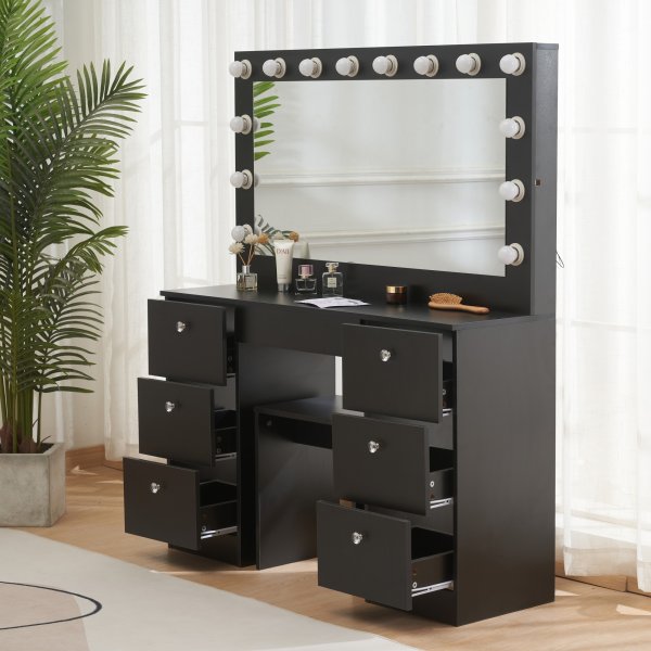 Caija svart toalettbord med belysning og håndtak i krystall Caija svart toalettbord med belysning og håndtak i krystall