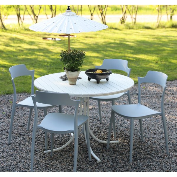 Spisegruppe Holmsund: Rundt hvitt bord inkludert 4 stk. Abbe stablebare stoler Spisegruppe Holmsund: Rundt hvitt bord inkludert 4 stk. Abbe stablebare stoler