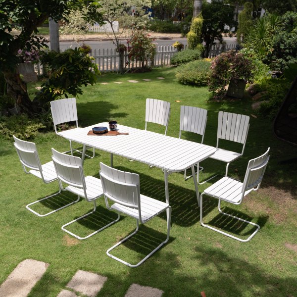 Holmsund matvaregruppe; bord 180x80 cm med 8 stoler - hvitt