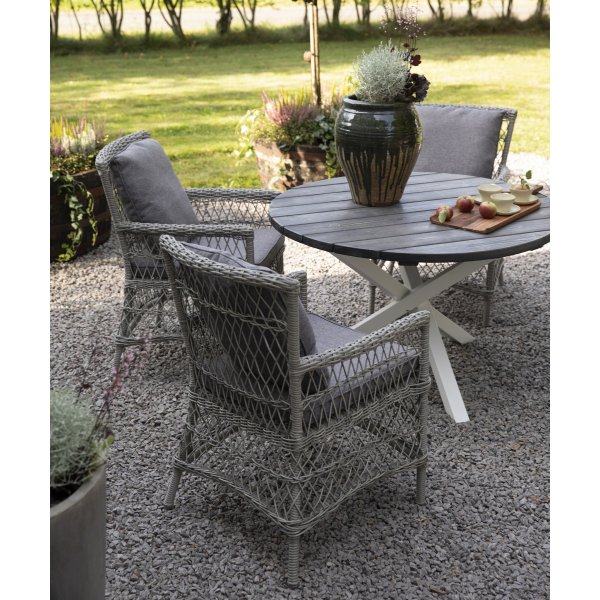 Provence utegruppe: Scottsdale rundt grå/hvitt spisebord Ø112 cm inkludert 4 Provence lenestoler i grå syntetisk rotting Provence utegruppe: Scottsdale rundt grå/hvitt spisebord Ø112 cm inkludert 4 Provence lenestoler i grå syntetisk rotting