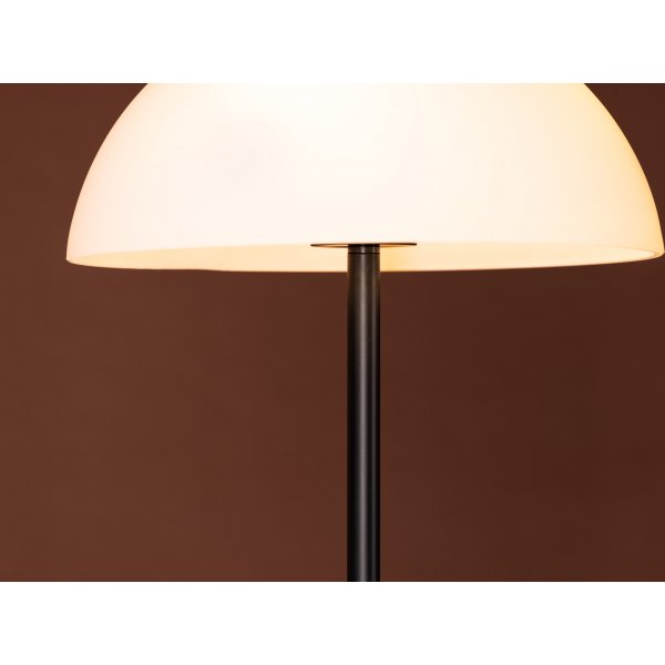 Ferrand gulvlampe - Hvit/svart Ferrand gulvlampe - Hvit/svart