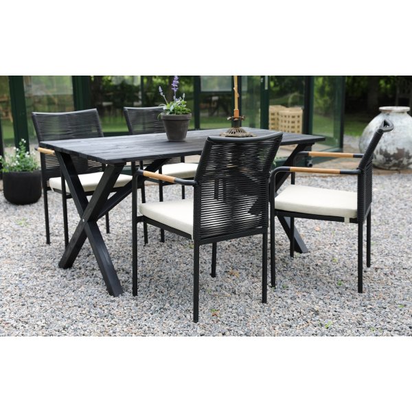 Scottsdale spisegruppe for uteplassen spisebord med 4 stk. Skanör karmstoler - Svart/Teak/Beige Scottsdale spisegruppe for uteplassen spisebord med 4 stk. Skanör karmstoler - Svart/Teak/Beige