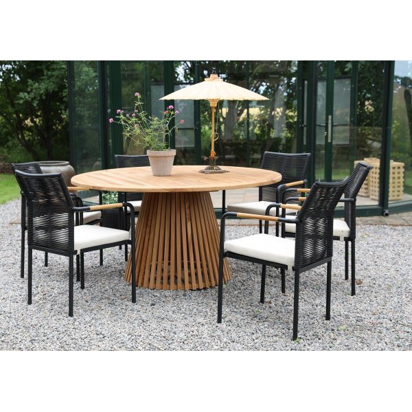 Saltö spisegruppe for uteplassen rundt Ø150 cm bord med 6 stk. Skanör karmstoler - Teak/Svart Saltö spisegruppe for uteplassen rundt Ø150 cm bord med 6 stk. Skanör karmstoler - Teak/Svart