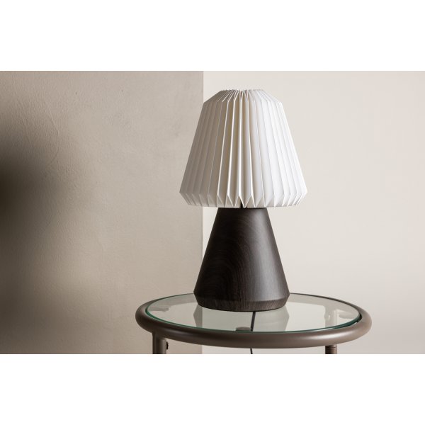 Fjällen bordlampe - Valnøtt/Hvit Fjällen bordlampe - Valnøtt/Hvit