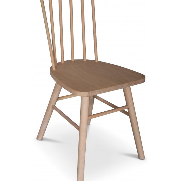 Sintorp spisegruppe, rundt spisebord Ø115 cm inkludert 4 stk. hvitoljede Orust pinnestoler - Hvit marmor (Laminat) + Møbelføtter Sintorp spisegruppe, rundt spisebord Ø115 cm inkludert 4 stk. hvitoljede Orust pinnestoler - Hvit marmor (Laminat) + Møbelføtter