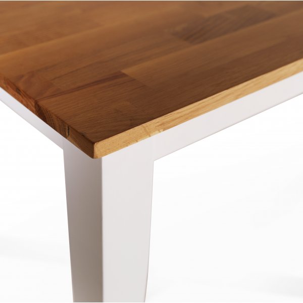 Dalarös spisegruppe 140 cm bord hvit/eik med 4 st stoler + 3.00 x Møbelføtter Dalarös spisegruppe 140 cm bord hvit/eik med 4 st stoler + 3.00 x Møbelføtter