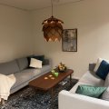 Kundebilde Frost rund lampe med lameller i valnøtt