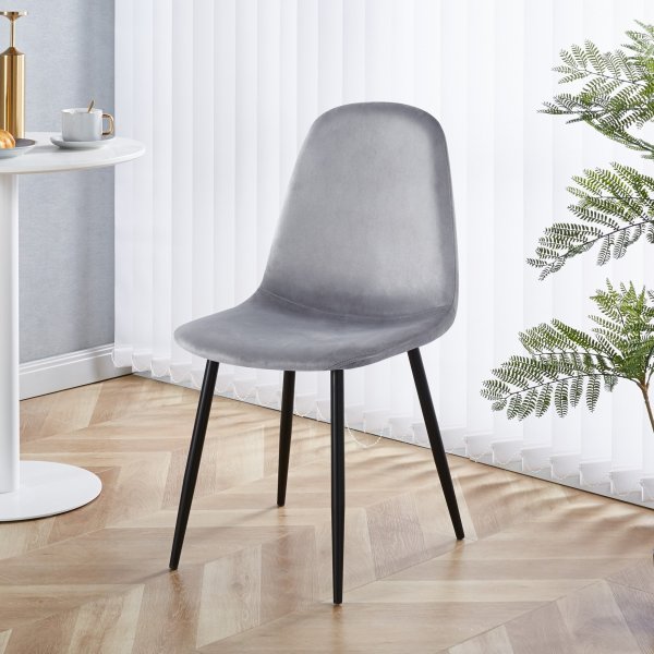 Spisegruppe Crossby bord Ø120cm i valnøtt med 4 Carisma spisestoler i lysegrå fløyel Spisegruppe Crossby bord Ø120cm i valnøtt med 4 Carisma spisestoler i lysegrå fløyel