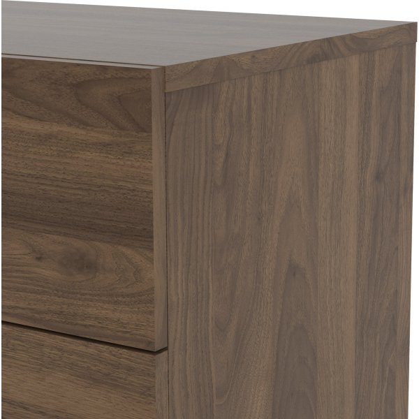 Kommode i valnøtt med 8 skuffer, 140 cm bred + Møbelføtter Kommode i valnøtt med 8 skuffer, 140 cm bred + Møbelføtter