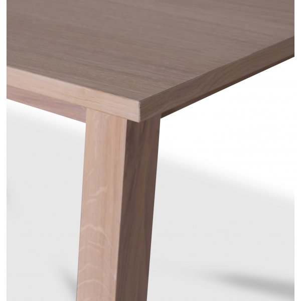 Saltsjö spisebord, 240 cm - Hvitoljet eikefinér Saltsjö spisebord, 240 cm - Hvitoljet eikefinér