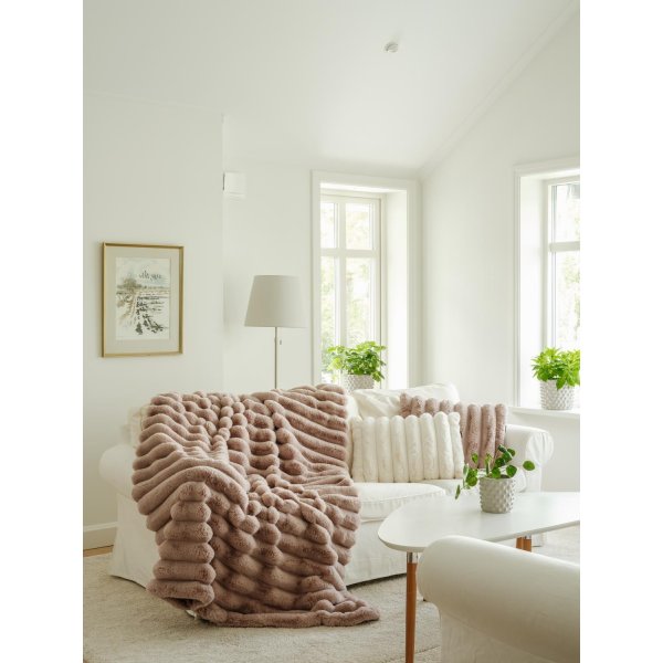 Liny pledd 140 x 220 cm - Blek rosa Liny pledd 140 x 220 cm - Blek rosa