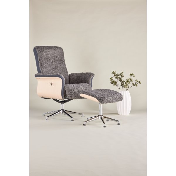 Lenestol med fotskammel - Grå saueskinnsimitasjon/hvitkalket eik Lenestol med fotskammel - Grå saueskinnsimitasjon/hvitkalket eik