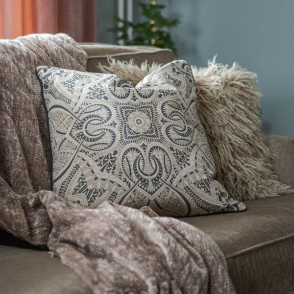 Manja putetrekk 50 x 50 cm - Beige/Mørkeblå Manja putetrekk 50 x 50 cm - Beige/Mørkeblå