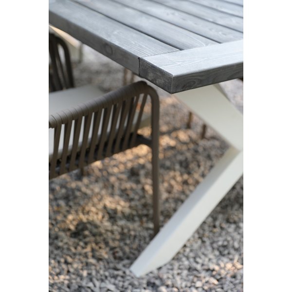 Oxford utendørs spisegruppe: grått/hvitt bord 220 cm, inkludert 6 stk. Lincoln stablebare karmstoler grå/beige Oxford utendørs spisegruppe: grått/hvitt bord 220 cm, inkludert 6 stk. Lincoln stablebare karmstoler grå/beige