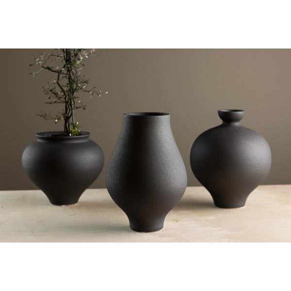 Rellis vase 14 x 24 cm - Sort Rellis vase 14 x 24 cm - Sort