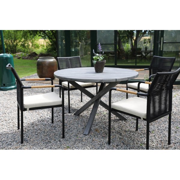 Scottsdale spisegruppe for uteplassen rundt bord med 4 stk. Skanör karmstoler - Svart/Grå/Teak Scottsdale spisegruppe for uteplassen rundt bord med 4 stk. Skanör karmstoler - Svart/Grå/Teak