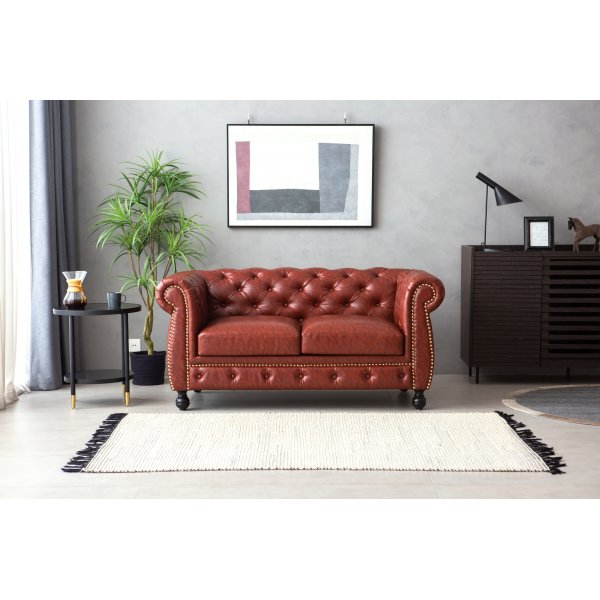 Chesterfield sofa 2-seter i brun PU Chesterfield sofa 2-seter i brun PU