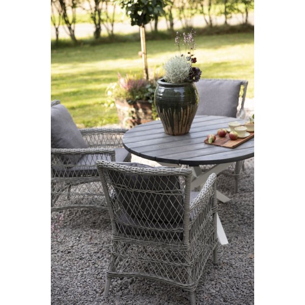 Provence utegruppe: Scottsdale rundt grå/hvitt spisebord Ø112 cm inkludert 4 Provence lenestoler i grå syntetisk rotting Provence utegruppe: Scottsdale rundt grå/hvitt spisebord Ø112 cm inkludert 4 Provence lenestoler i grå syntetisk rotting