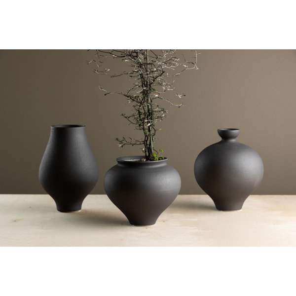 Rellis vase 18 x 18 cm - Sort Rellis vase 18 x 18 cm - Sort