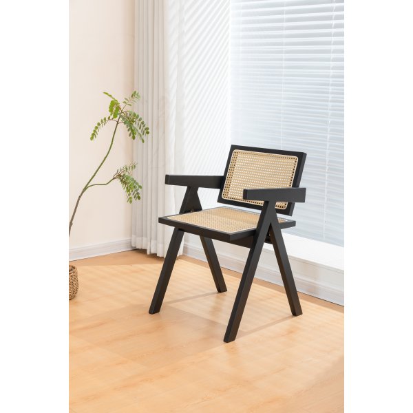 Anna lenestol - Svart med syntetisk rotting i sete og rygg Anna lenestol - Svart med syntetisk rotting i sete og rygg