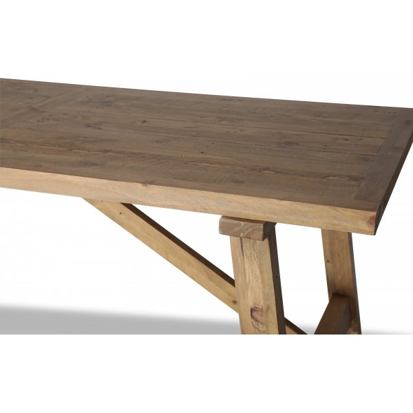 Hytte benk i resirkulert tre