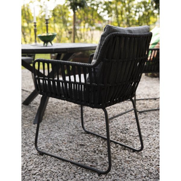 Utendørs stol med tau og grå puter Utendørs stol med tau og grå puter