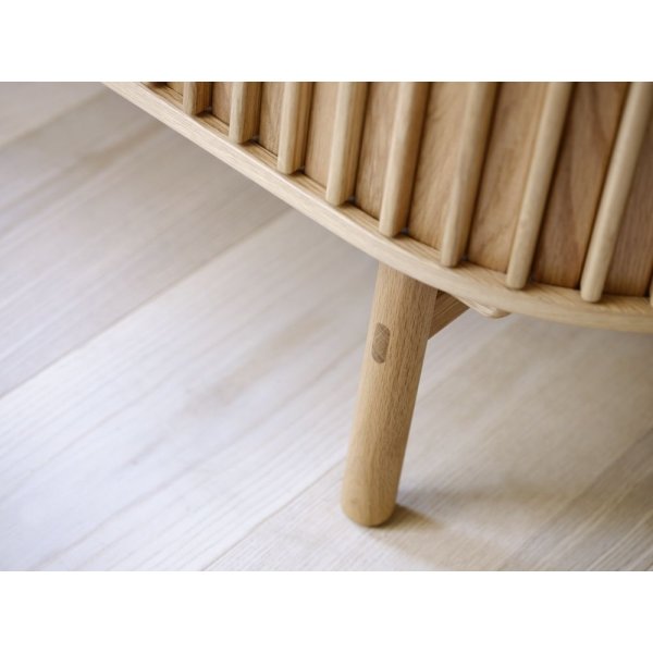 Bobleskjenk med skyved�rer - oljet eik