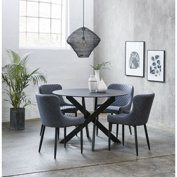 Bernt stol i grå PU med diamantmønster Bernt stol i grå PU med diamantmønster