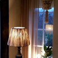 Kundebilde Hunge bordlampe - Messing/Betong