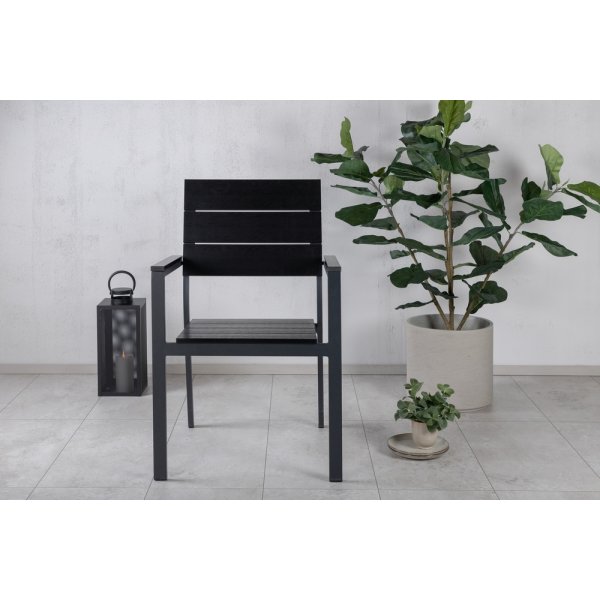 Levels spisestuestol - Svart