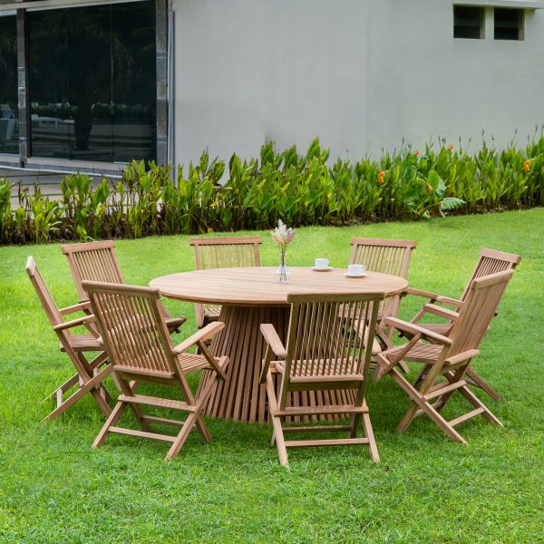Salt� utegruppe i teak: rundt bord �150 cm med 8 lenestoler