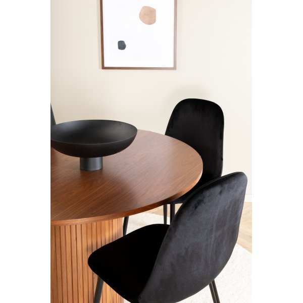 Bianca Spisesett rundt spisebord i valnøtt med 4 Polar sorte stoler Bianca Spisesett rundt spisebord i valnøtt med 4 Polar sorte stoler