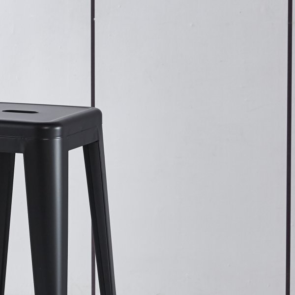 Iris barkrakk i svart metall - Setehøyde 77 cm Iris barkrakk i svart metall - Setehøyde 77 cm