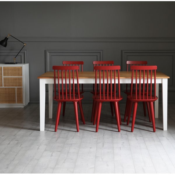 Dalsland spisegruppe: Spisebord i Eik/Hvit med 6 røde Pinnstola Dalsland spisegruppe: Spisebord i Eik/Hvit med 6 røde Pinnstola