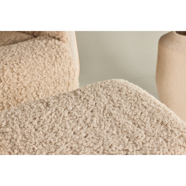 Lenestol med fotskammel - Beige saueskinnsimitasjon/oljet eik + Tekstilpleie for møbler Lenestol med fotskammel - Beige saueskinnsimitasjon/oljet eik + Tekstilpleie for møbler