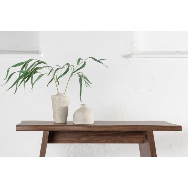 Kirkenes skrivebord 120 x 40 cm - Valnøtt Kirkenes skrivebord 120 x 40 cm - Valnøtt