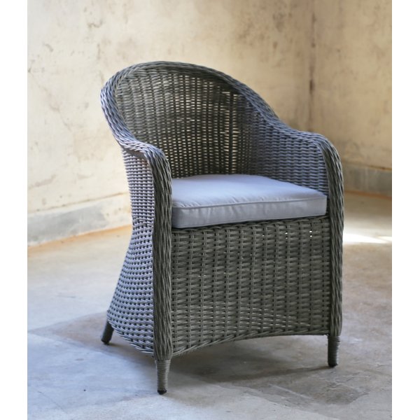 Matgruppe Alva: Spisebord i teak/galvanisert stål med 4 Mercury lenestoler i grå kunstrotting Matgruppe Alva: Spisebord i teak/galvanisert stål med 4 Mercury lenestoler i grå kunstrotting