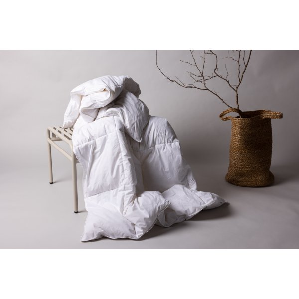 Astrid quilt 200 x 150 cm - Hvit Astrid quilt 200 x 150 cm - Hvit