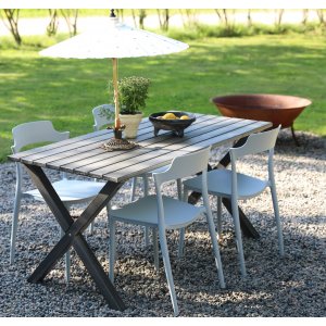 Spisegruppe Scottsdale: 150 cm grått trebord inkludert 4 stk. Abbe stablebare stoler Spisegruppe Scottsdale: 150 cm grått trebord inkludert 4 stk. Abbe stablebare stoler