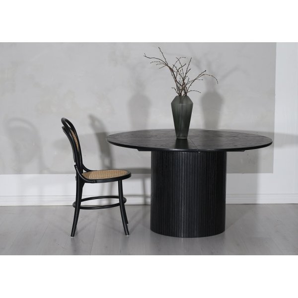 Nova spisebord kan utvides Ø130-170 cm - svartbeiset eik Nova spisebord kan utvides Ø130-170 cm - svartbeiset eik